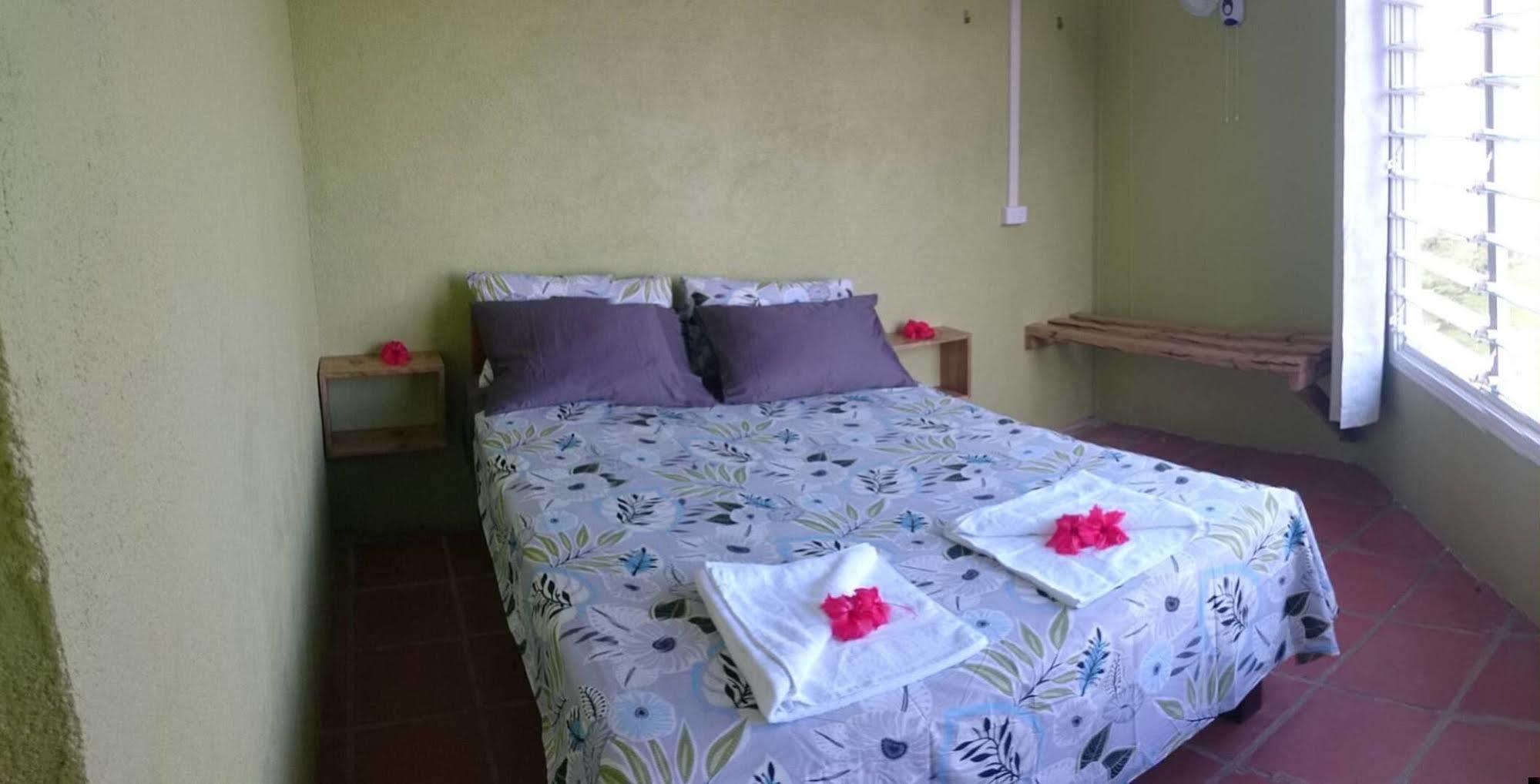 Retreat Seaside Hostel Port Vila Luaran gambar